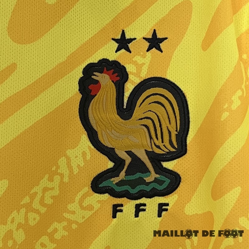 Foot Maillot Pas Cher Thailande Gardien Maillot Real Madrid 2024 2025 Jaune